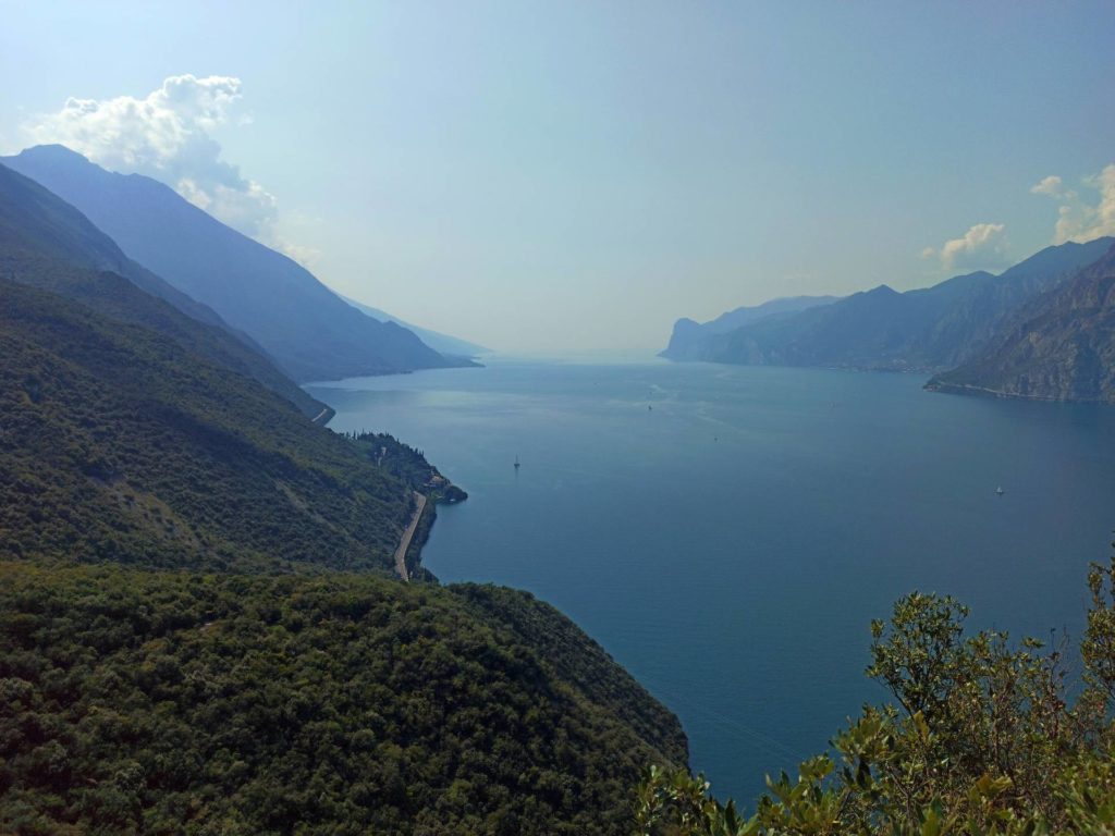 Widok na Jezioro Garda ze szlaku Bustatte-Tempesta
