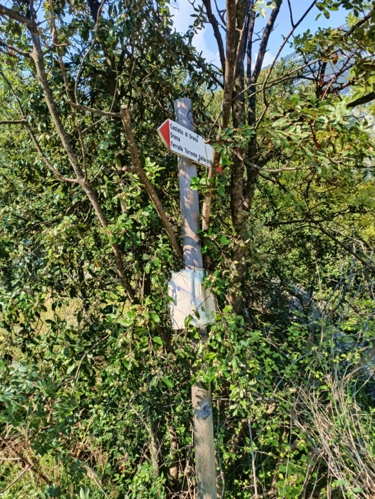 Drogowskaz na Ferratę Rio Sallagoni